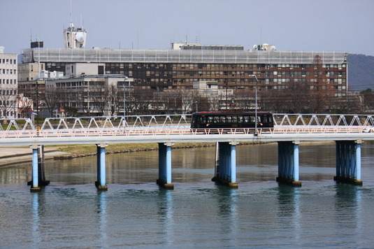 京橋と県庁とKURO